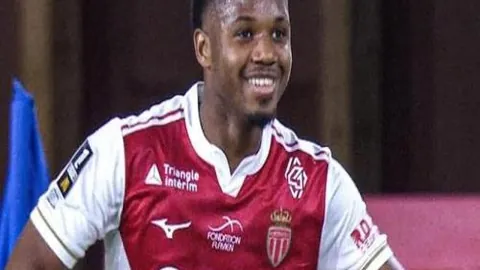 [图]蒯纪闻制胜一击，U20国足虽输仍保小组第二席位晋级